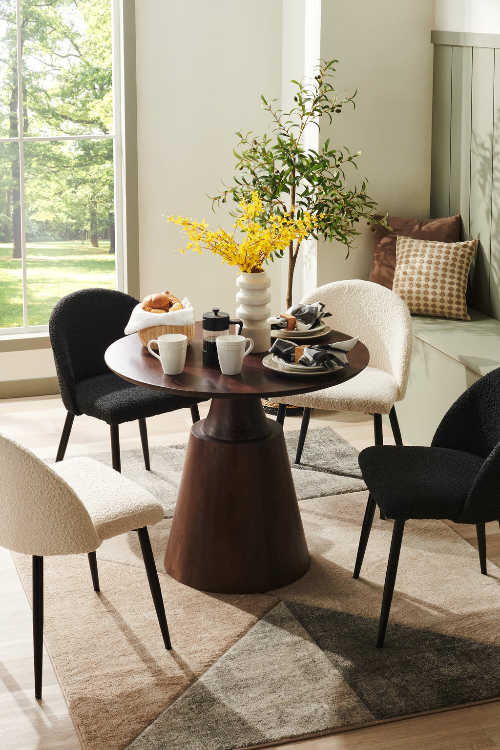 Bali Dining Table, Mango Wood, Pedestal Base, 36"W Round - Brown | Table de salle à manger ronde Bali de 36 po (L) en manguier avec base piédestal - brune