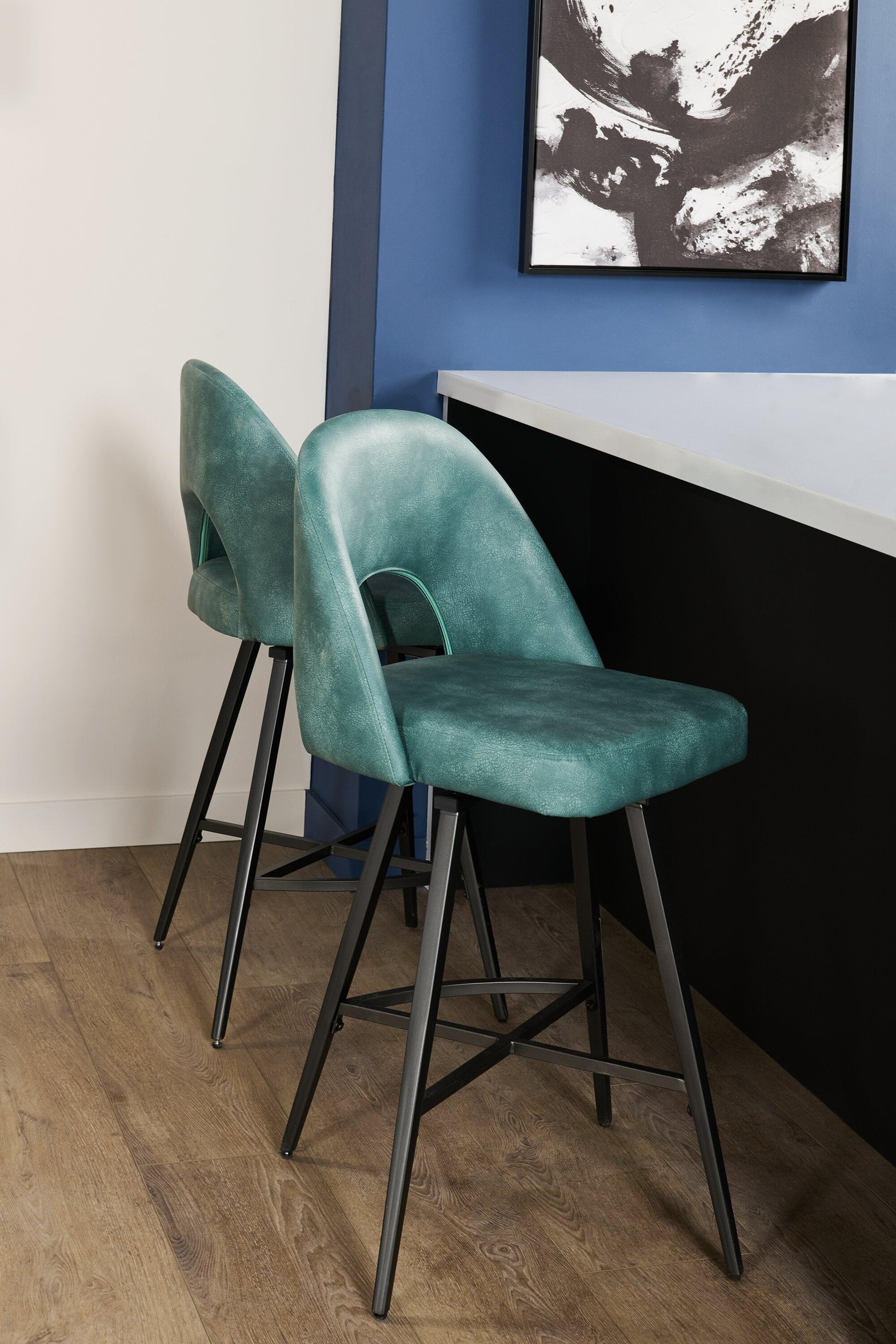 Kort & Co. Bay Counter-Height Stool with Swivel Seat, Vegan Leather Fabric, Metal - Aqua | Tabouret Bay de Kort & Co. de hauteur comptoir en tissu de cuir végétalien et en métal avec siège pivotant - turquoise