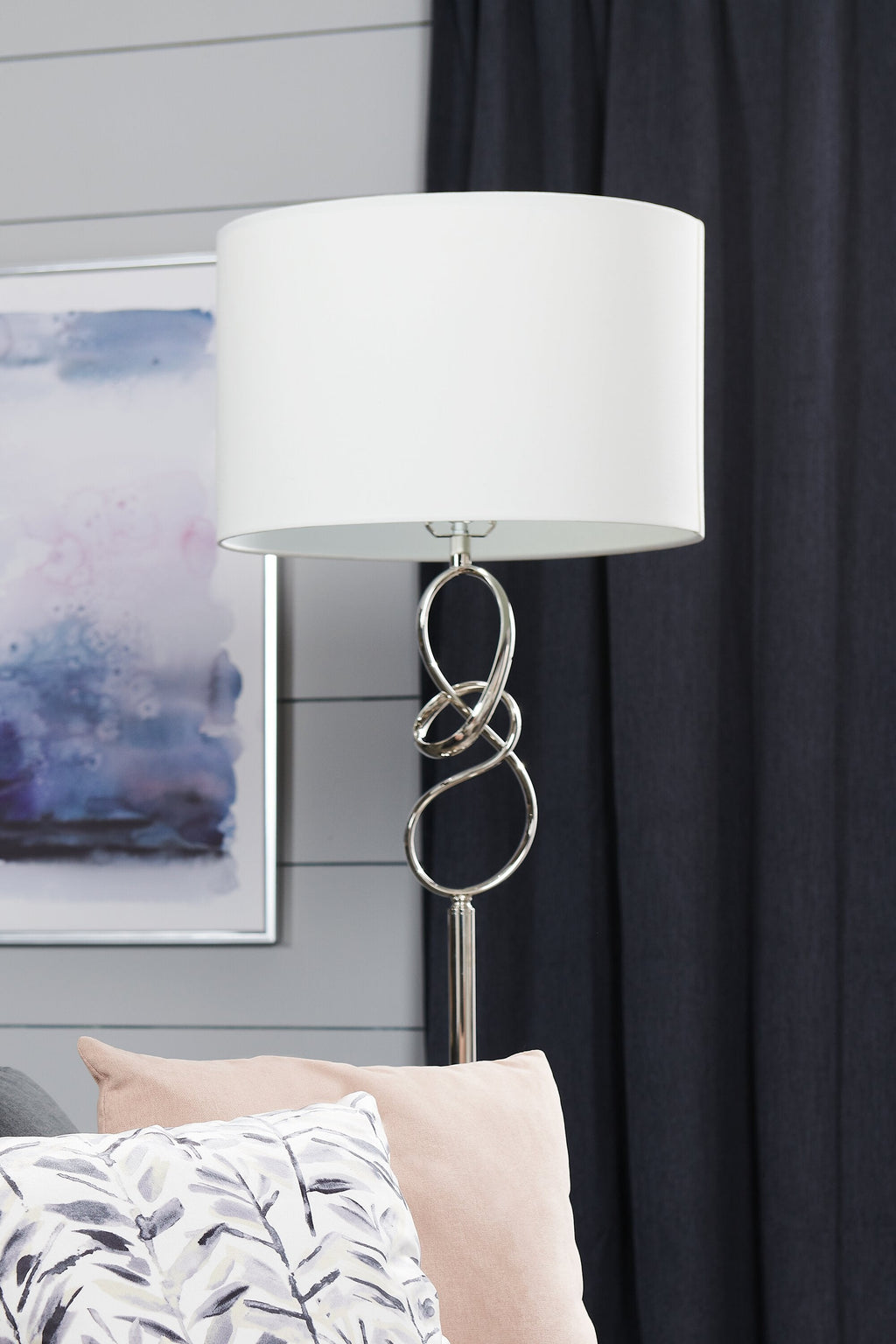 64" Chrome Swirl Floor Lamp|Lampe à pied de 64 po chrome avec motif torsadé