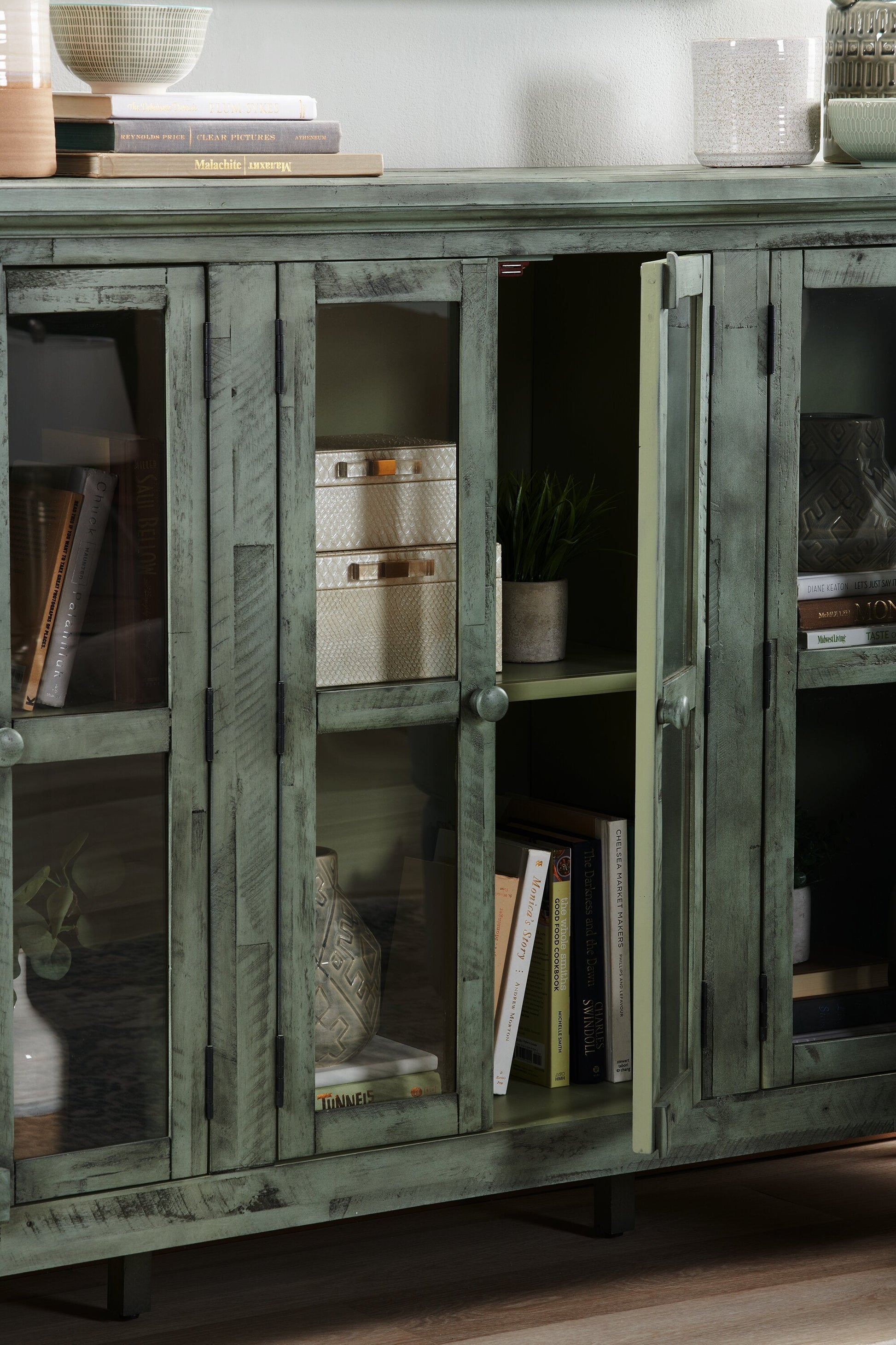 Rocco 70" 6-Door Large Accent Cabinet - Vintage Blue|Grande armoire décorative Rocco de 70 po avec 6 portes - bleu antique