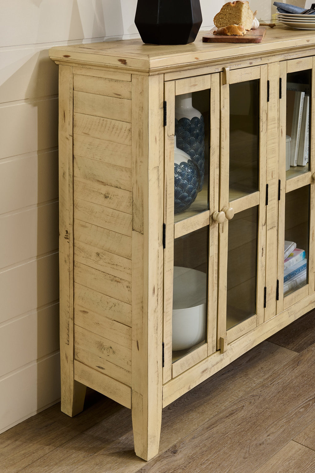 Rocco 70" 6-Door Large Accent Cabinet - Cream|Grande armoire décorative Rocco de 70 po avec 6 portes - crème