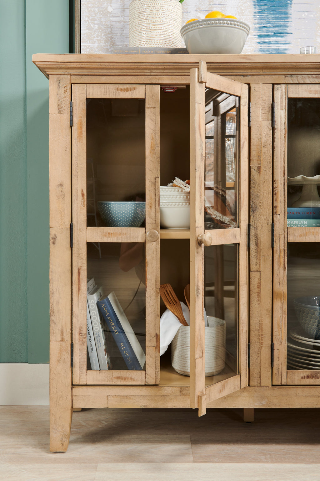 Rocco 48" 4-Door Accent Cabinet - Natural Wood|Armoire décorative Rocco de 48 po avec 4 portes - bois naturel