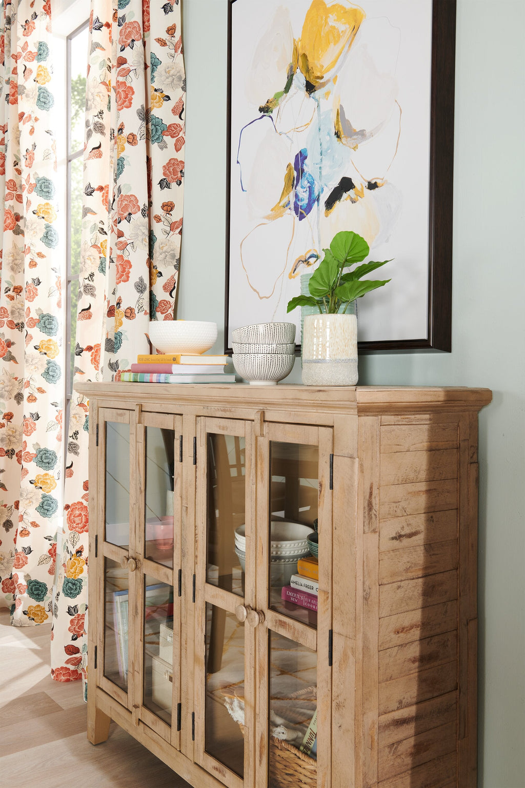 Rocco 48" 4-Door Accent Cabinet - Natural Wood|Armoire décorative Rocco de 48 po avec 4 portes - bois naturel