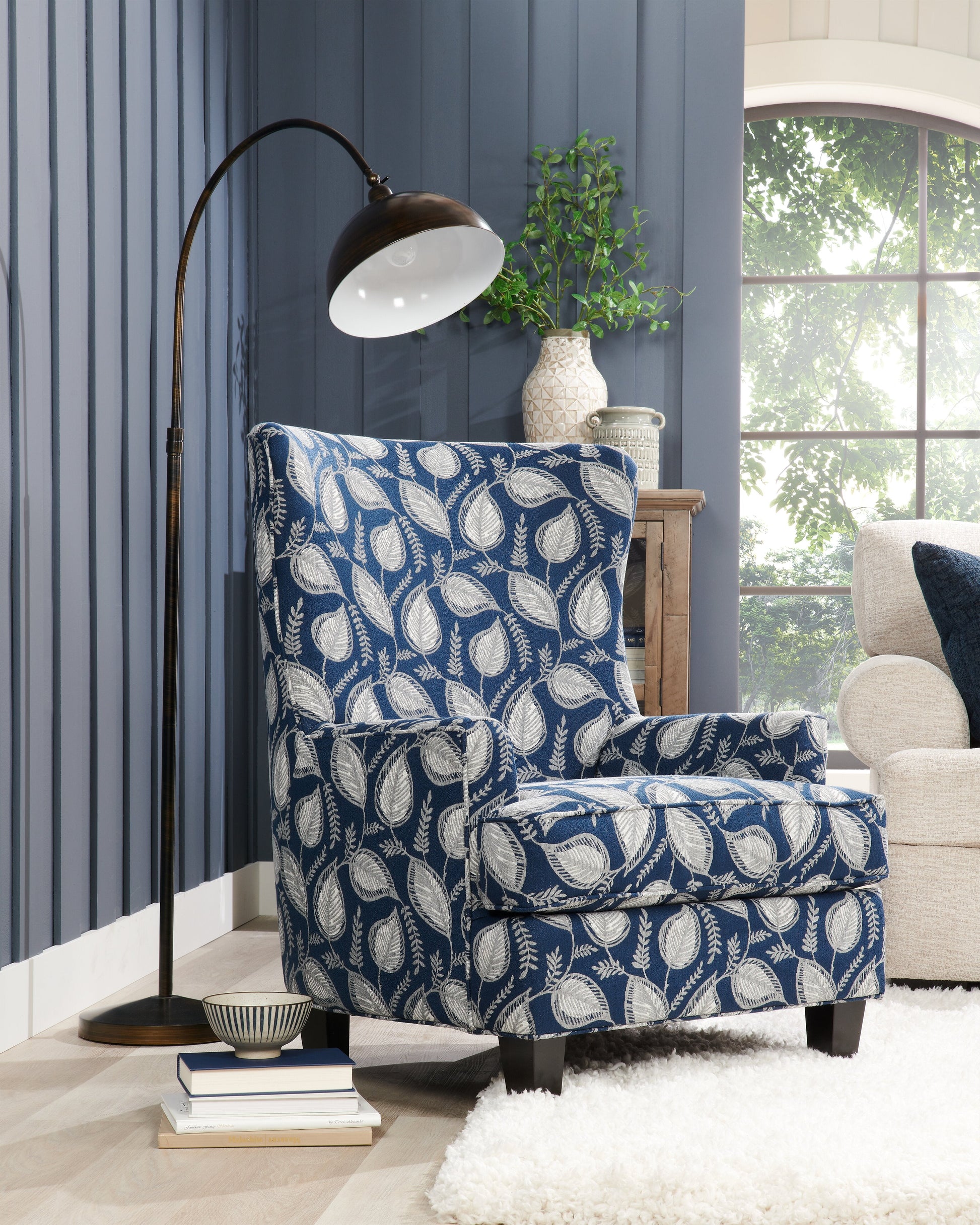 62.75" Bean Bronze Metal Floor Lamp with Adjustable Lamp Head|Lampe à pied de 62,75 po en métal bronze haricot avec tête de lampe réglable