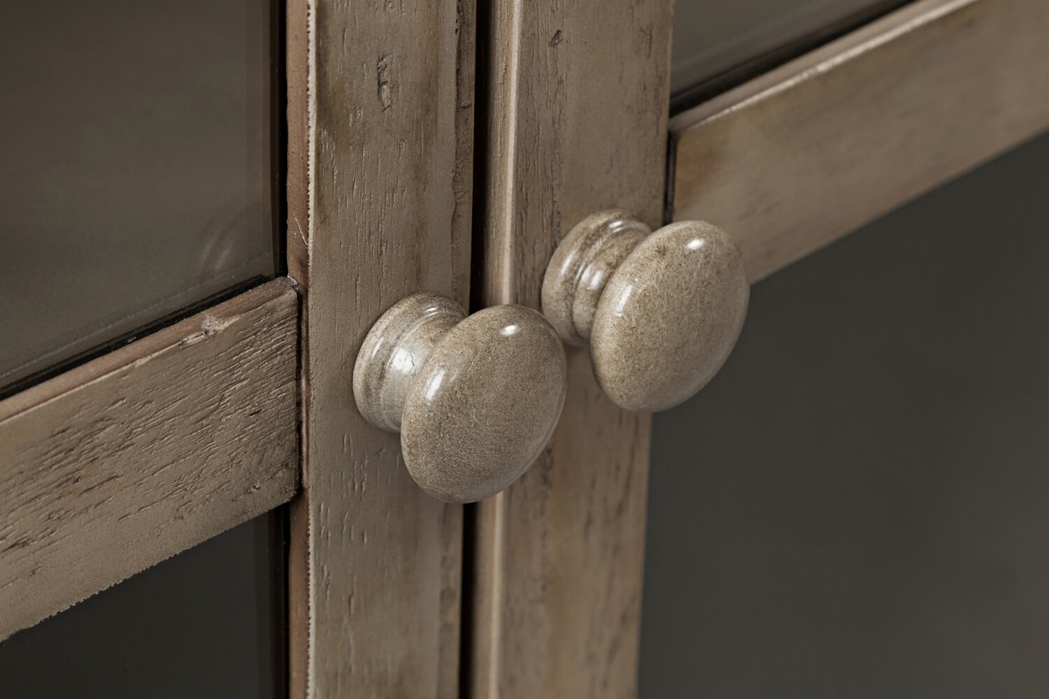 Rocco 70" 6-Door Large Accent Cabinet - Natural Wood|Grande armoire décorative Rocco de 70 po avec 6 portes - bois naturel