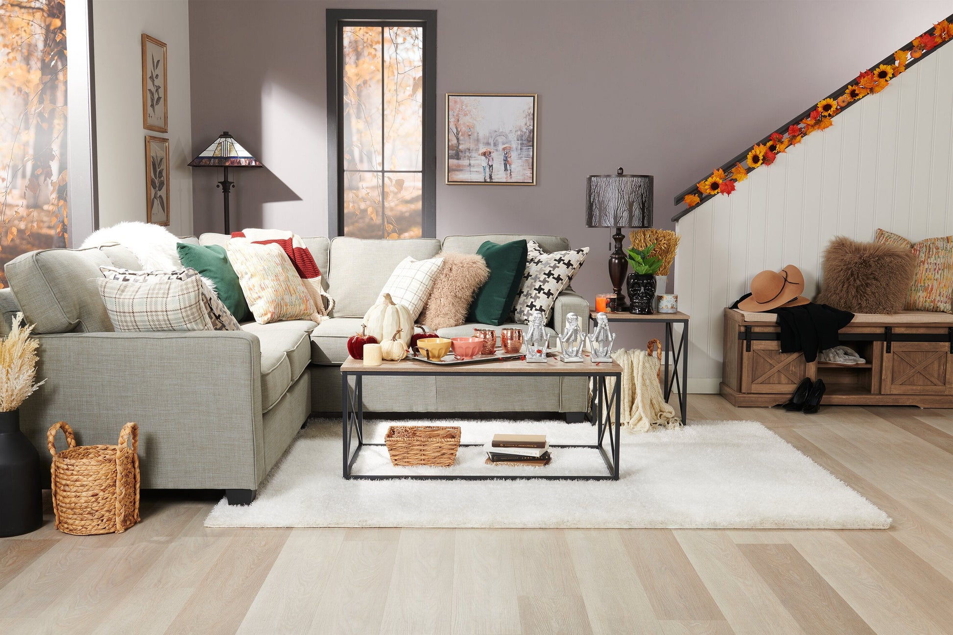 28" Bean Bronzed Table Lamp with Cut-Out Shade|Lampe de table de 28 po bronze huilé avec abat-jour orné de découpes