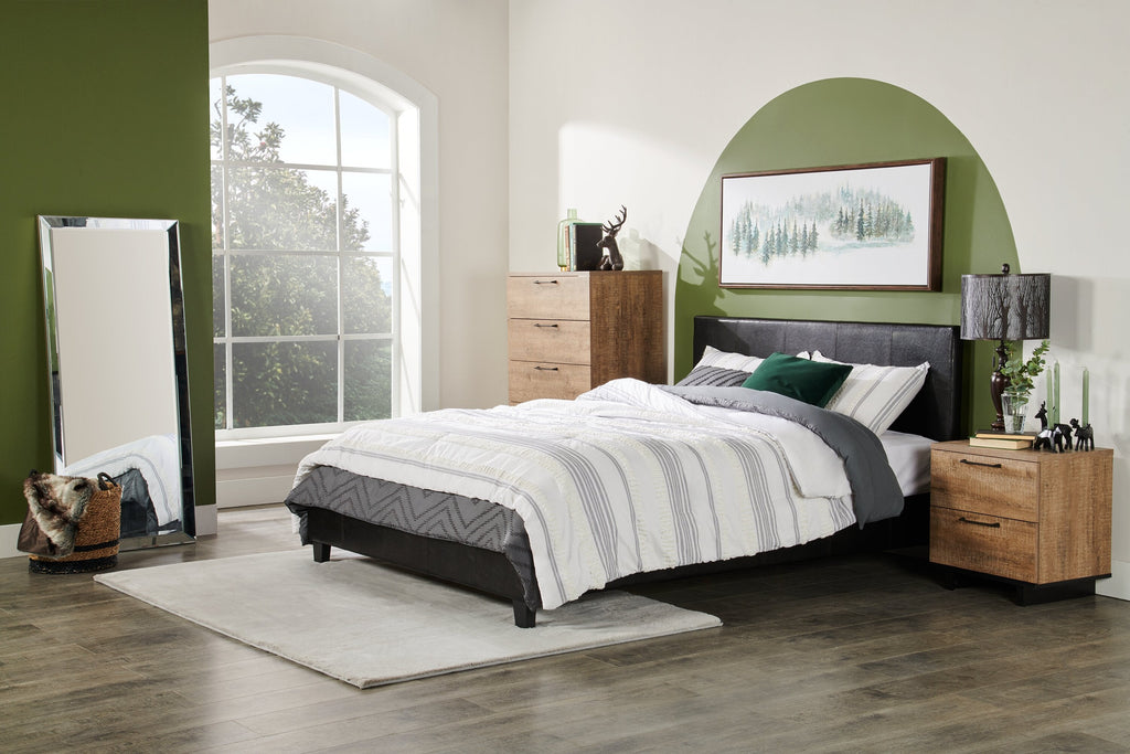 28" Bean Bronzed Table Lamp with Cut-Out Shade|Lampe de table de 28 po bronze huilé avec abat-jour orné de découpes