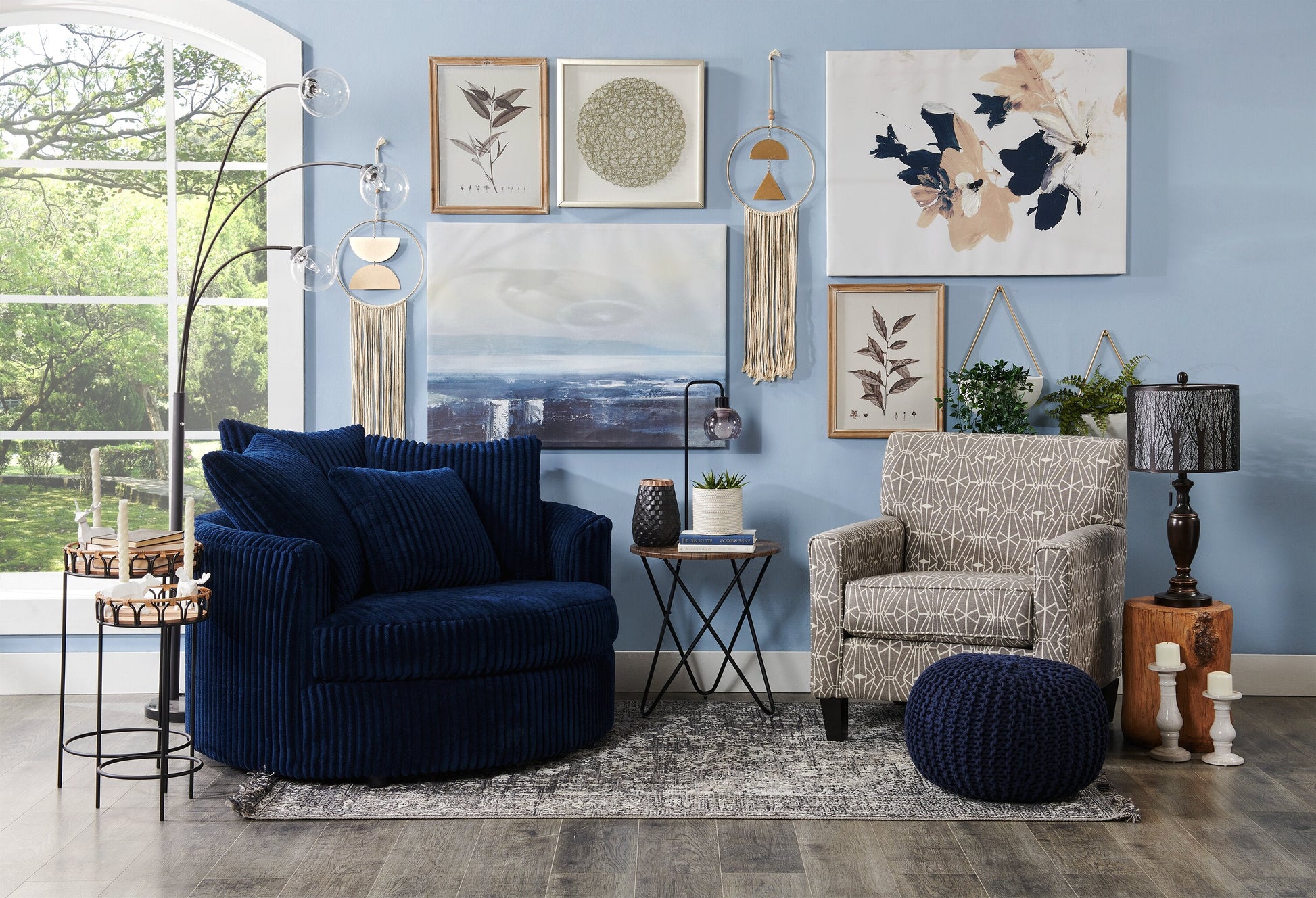 28" Bean Bronzed Table Lamp with Cut-Out Shade|Lampe de table de 28 po bronze huilé avec abat-jour orné de découpes