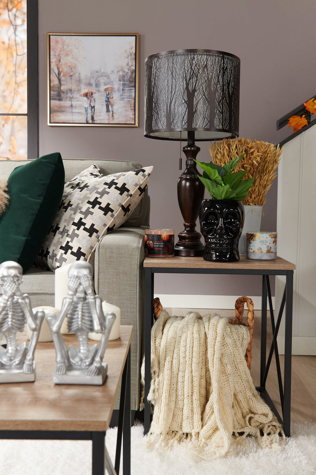 28" Bean Bronzed Table Lamp with Cut-Out Shade|Lampe de table de 28 po bronze huilé avec abat-jour orné de découpes