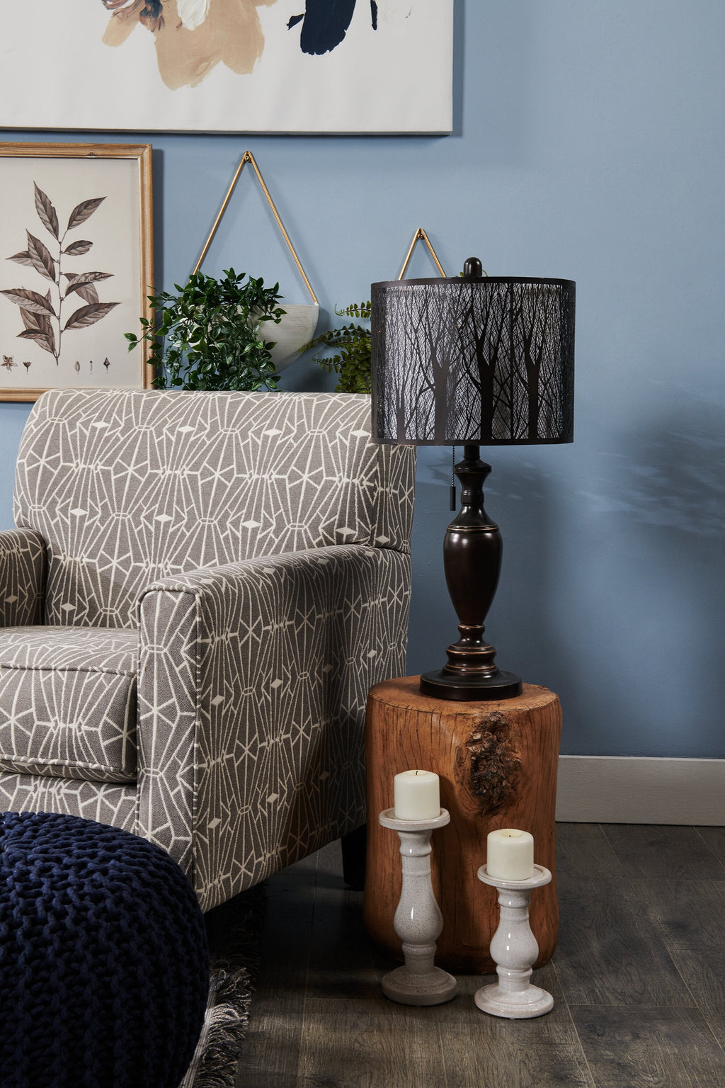 28" Bean Bronzed Table Lamp with Cut-Out Shade|Lampe de table de 28 po bronze huilé avec abat-jour orné de découpes