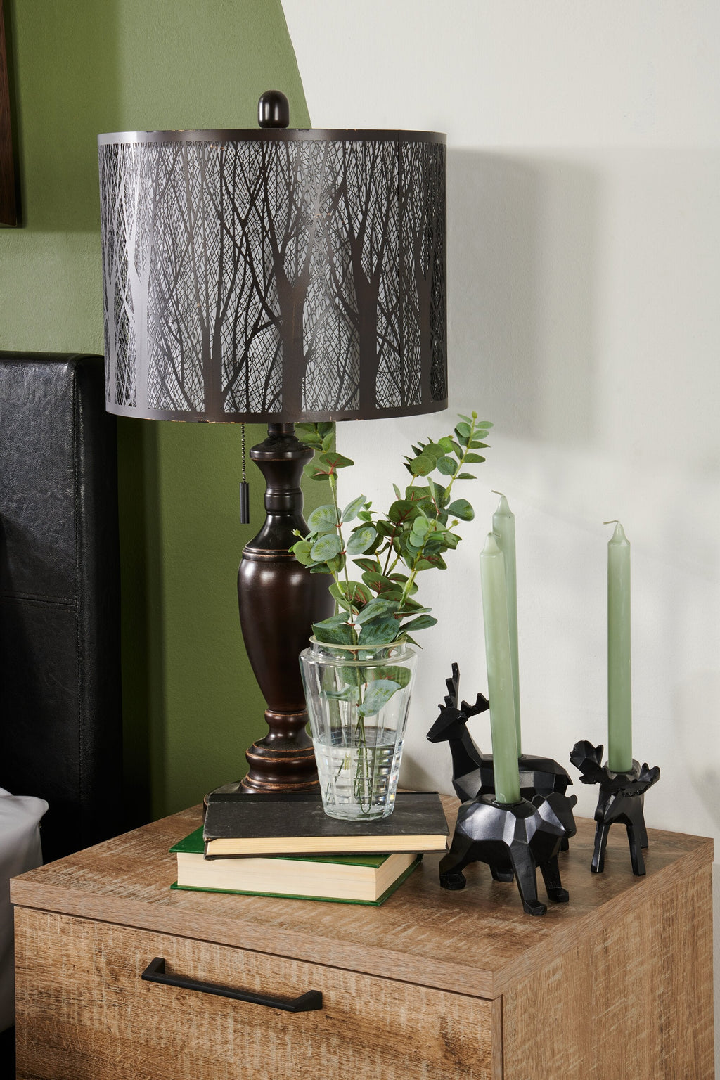 28" Bean Bronzed Table Lamp with Cut-Out Shade|Lampe de table de 28 po bronze huilé avec abat-jour orné de découpes